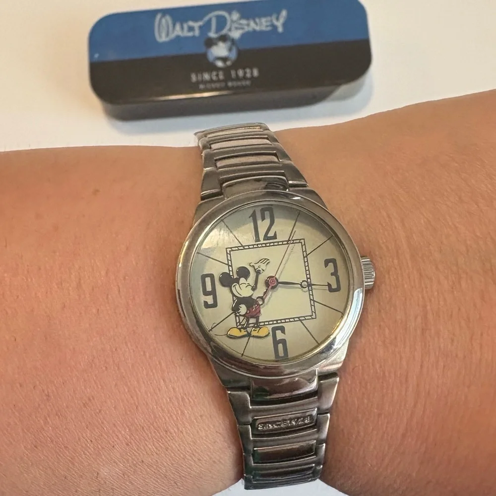 Vintage Disney Stainless Steel Mickey Mouse Watch‎ – NEW in Tin Box, New Battery